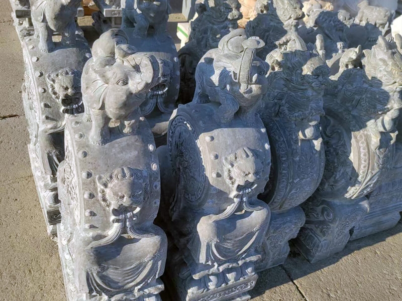 青石門(mén)墩抱鼓石