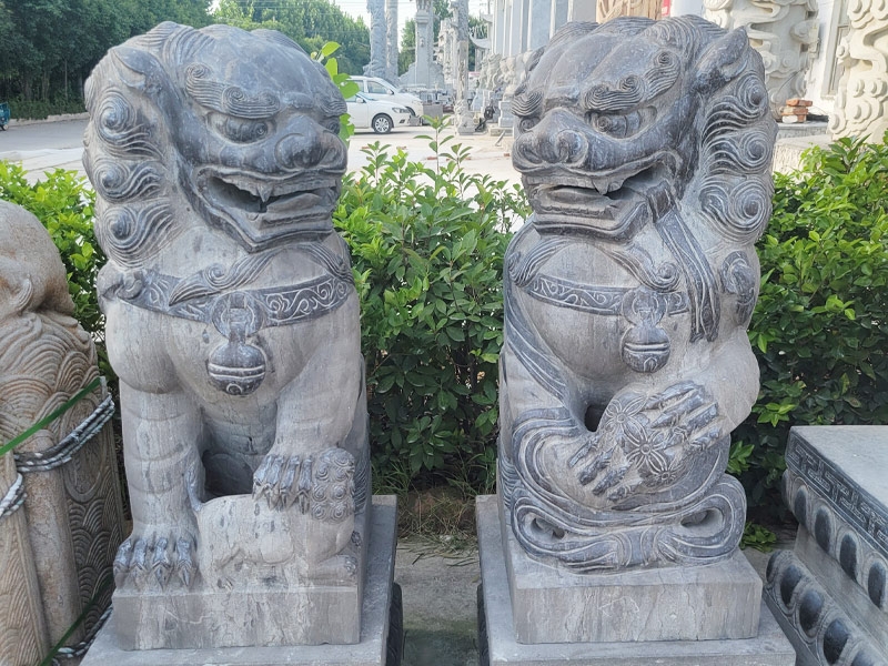 青石獅子