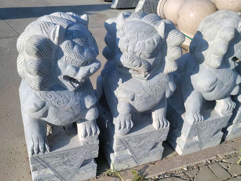 青石獅子