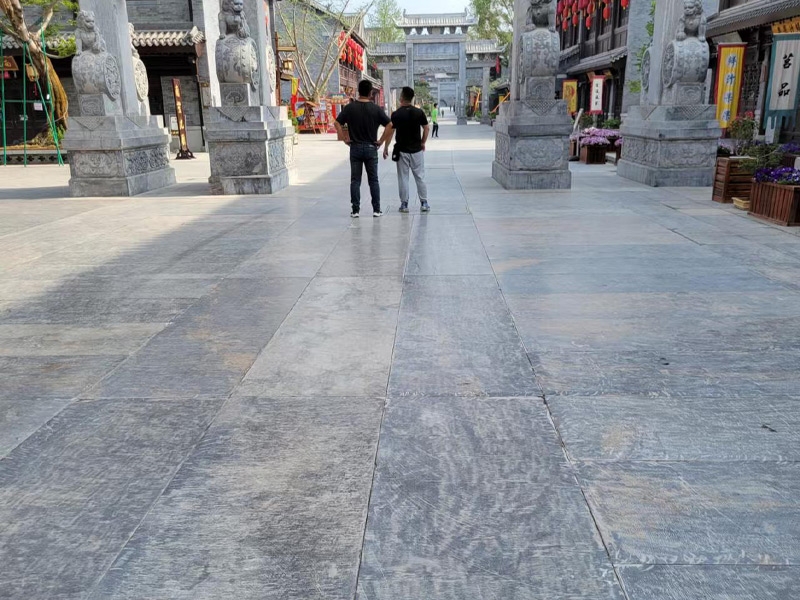 嘉祥鑫元石業(yè)有限公司小編為您普及：青石石材和建筑物的協(xié)調(diào)關(guān)系