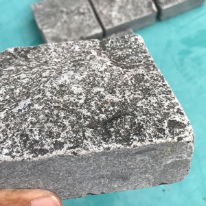 青石馬蹄石