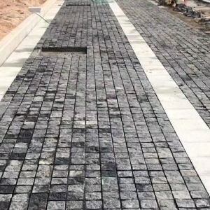 青石馬蹄石